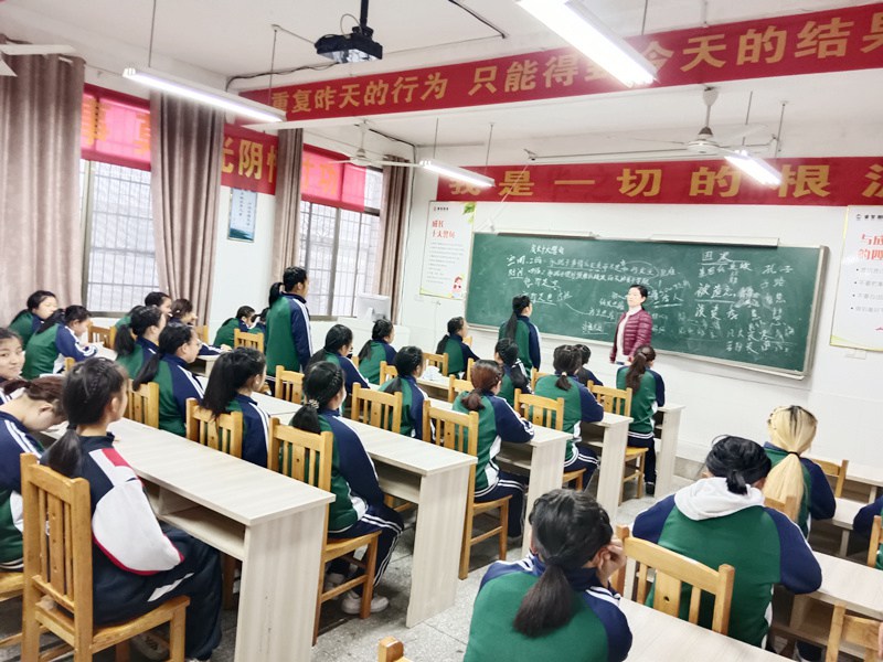 學(xué)校通過什么方式改造孩子的不良行為呢？