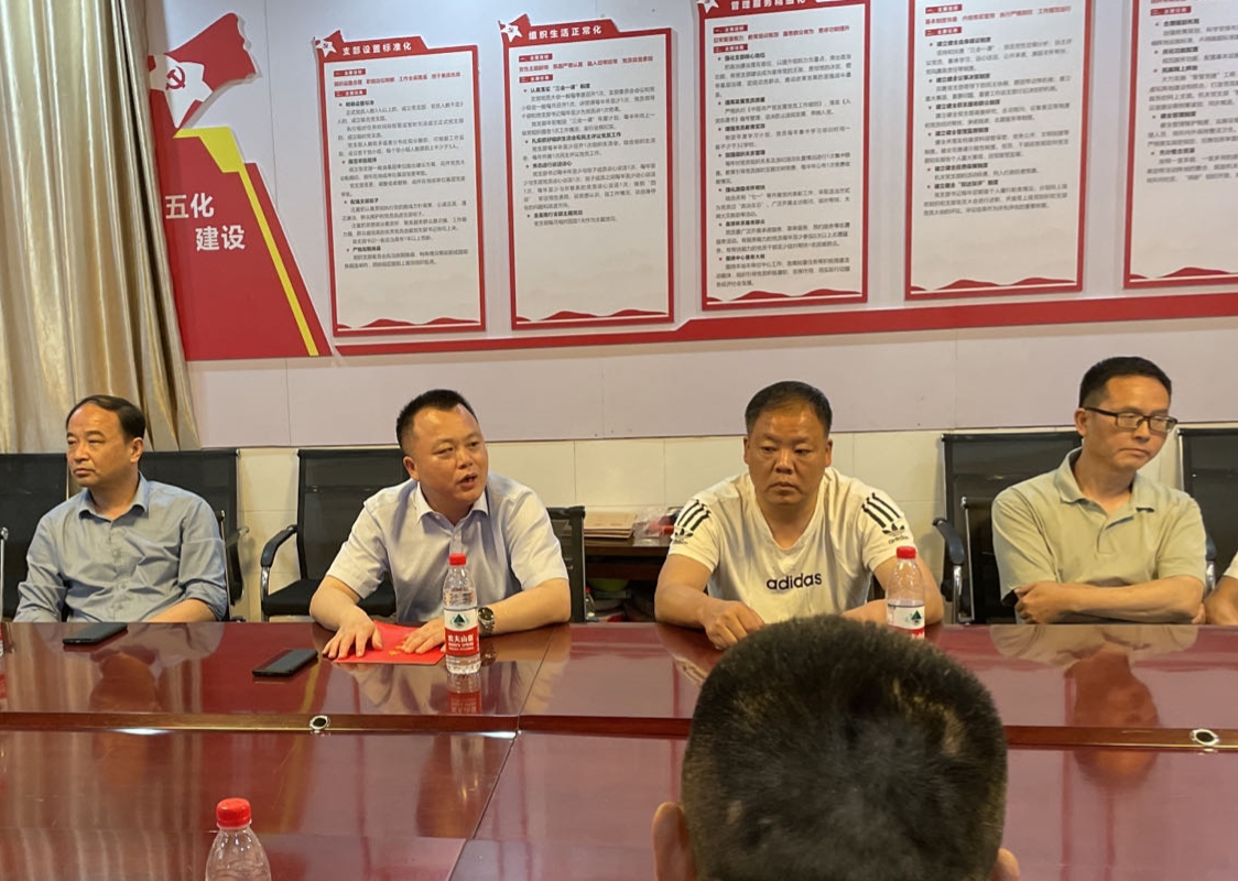 區(qū)教育局黨委委員、總督學(xué)侯建波一行來我校調(diào)研督導(dǎo)教學(xué)工作