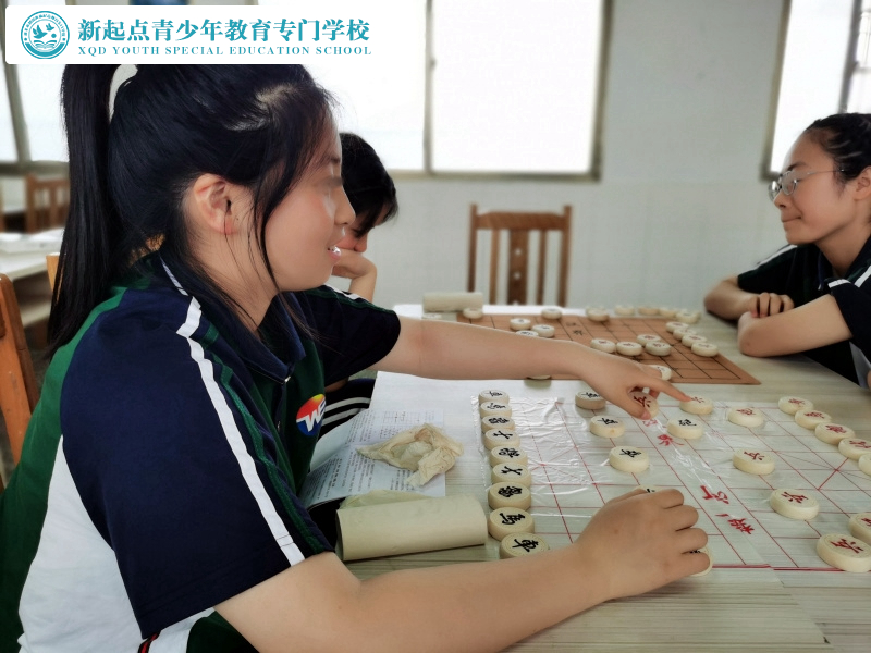 新起點(diǎn)教育專門(mén)學(xué)校組織象棋學(xué)習(xí)活動(dòng)