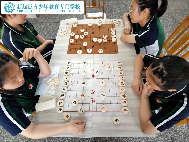 新起點(diǎn)教育專門(mén)學(xué)校組織象棋學(xué)習(xí)活動(dòng)
