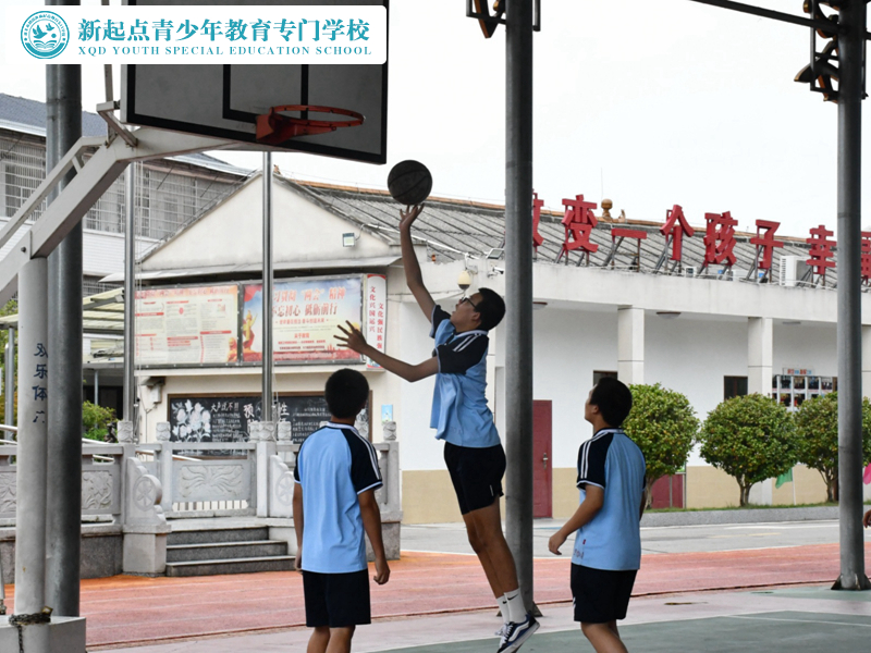 新起點(diǎn)教育青少年特訓(xùn)學(xué)校拓展活動(dòng)之籃球比賽
