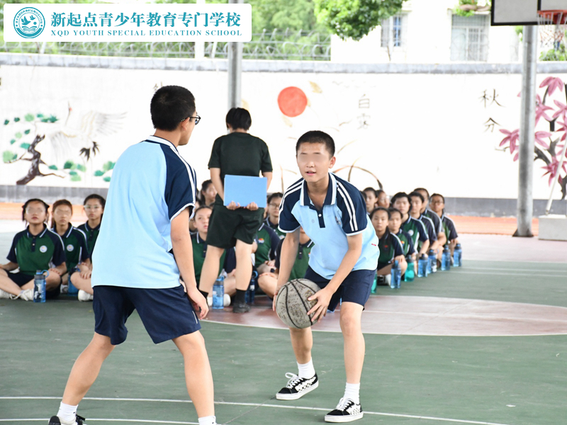 新起點(diǎn)教育青少年特訓(xùn)學(xué)校拓展活動(dòng)之籃球比賽