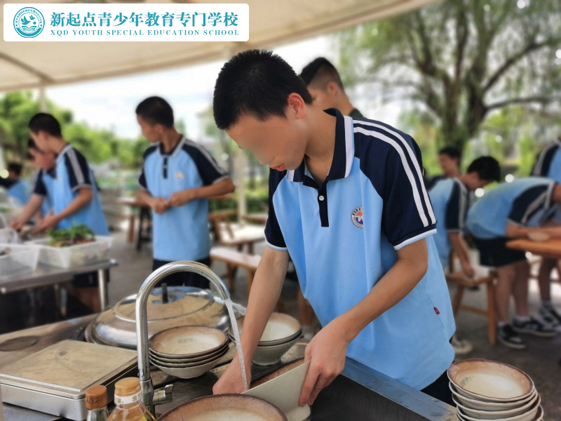 新起點青少年特訓(xùn)學(xué)校舉辦千龍湖野炊活動