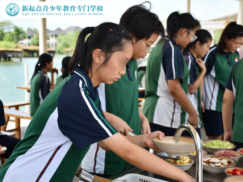 新起點青少年特訓(xùn)學(xué)校舉辦千龍湖野炊活動