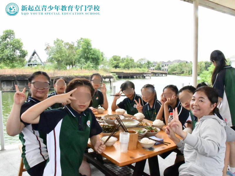 新起點青少年特訓(xùn)學(xué)校舉辦千龍湖野炊活動